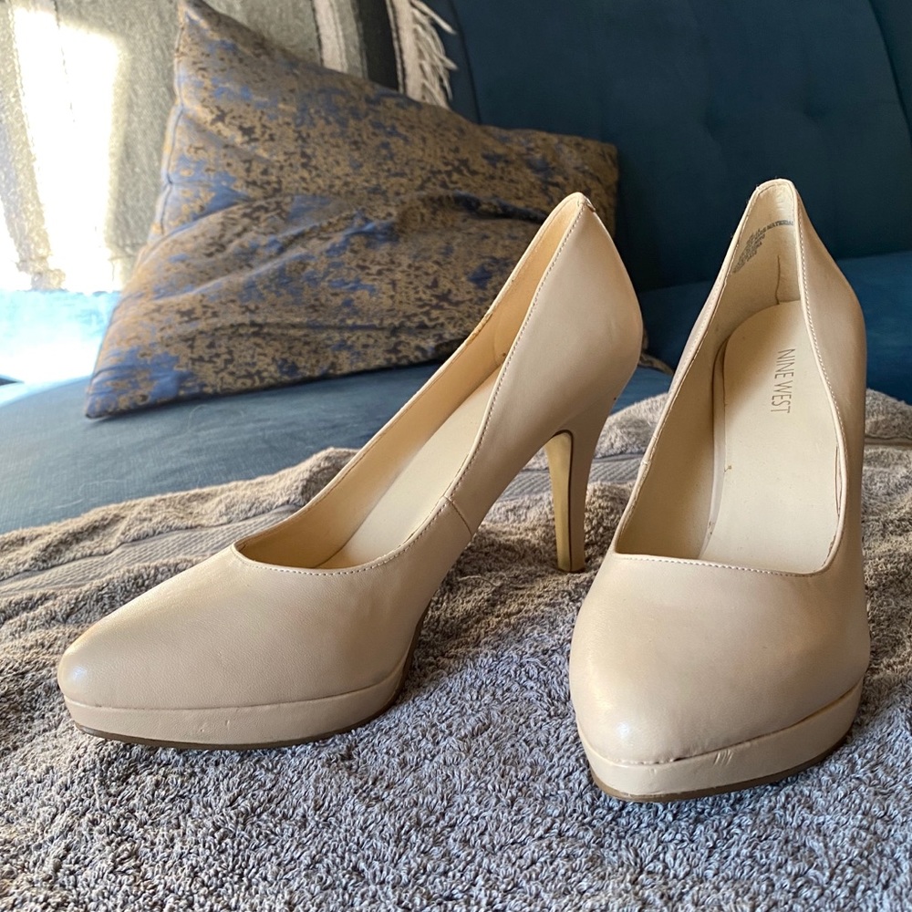 Size 10 Nine West Nude Pumps